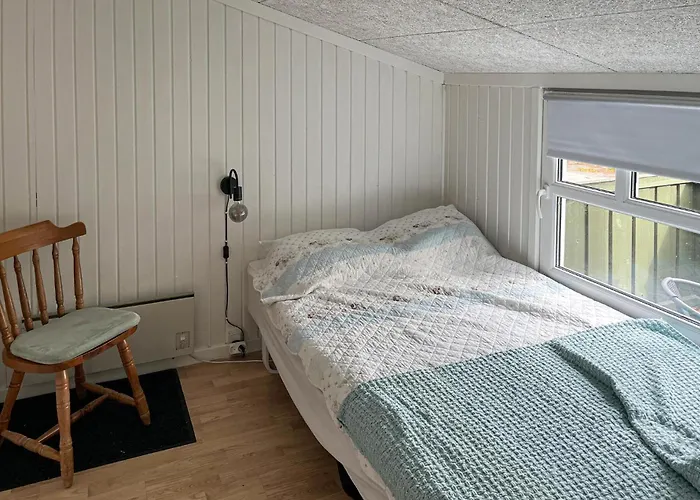 Semesterbostad Beautiful In With Sauna Hals
